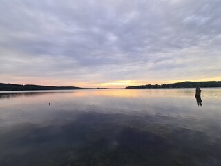 wunderschöner Sonnenuntergang über dem Ratzeburger See in Ratzeburg, Schleswig - Holstein / Deutschland