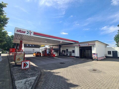 Star Tankstelle in Itzehoe, Schleswig - Holstein (Deutschland). F&uuml;r Themen in Bezug auf Tankstellen,  tanken, Benzin und mehr