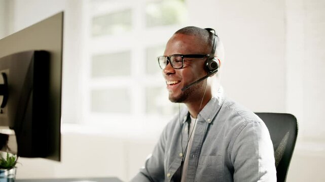 Efficient Call Center Agent Providing Top-notch Customer Service