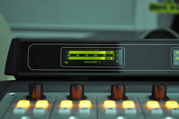 audio mixing console