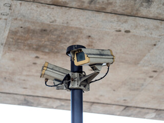 道路に設置された監視カメラ