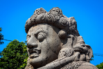 Obraz premium close-up images of the Dvarapala statue, perfect for cultural, historical, and artistic projects, showcasing its intricate details and craftsmanship.