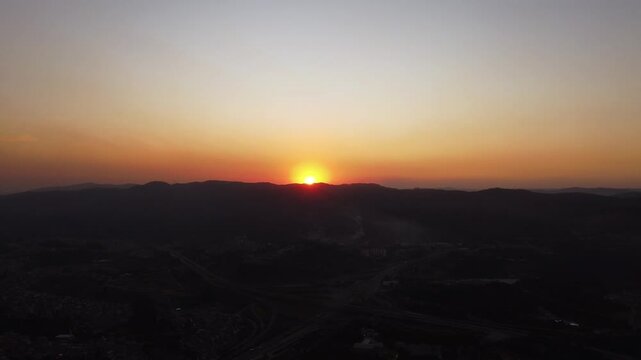 This Thursday, (20) at 5:50 pm
Brasilia Standard Time
The Winter Solstice marks the beginning of the coldest season of the year. The astronomical event is also characterized by 2024