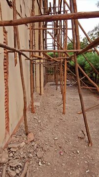 Andamio de madera, construcci&oacute;n en &Aacute;frica