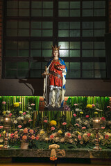 Naklejka premium Saint Louis king of France Catholic religious statue