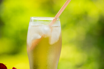 夏と冷たいドリンク