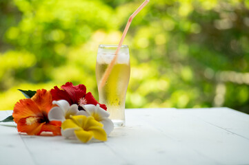 夏と冷たいドリンク