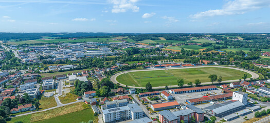 Fototapeta premium Pfarrkirchen im niederbayerischen Kreis Rottal-Inn im Luftbild