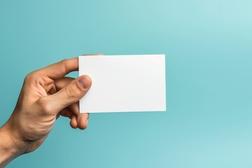 Obraz premium A hand holding a white card