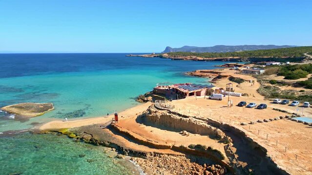 Vistas a&eacute;reas de cala Compte, Ibiza sin gente
