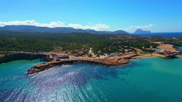 Vistas a&eacute;reas de cala Compte, Ibiza sin gente