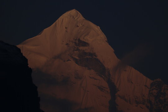 beautiful badrinath valley in uttarakhand india