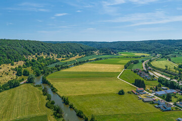 Idyllische Landschaft im Naturpark Altmühltal bei Dollnstein