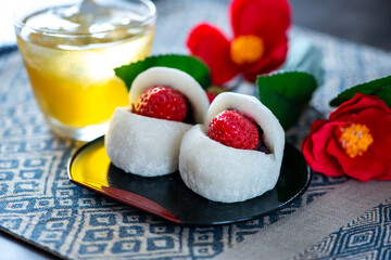 イチゴ大福とお茶