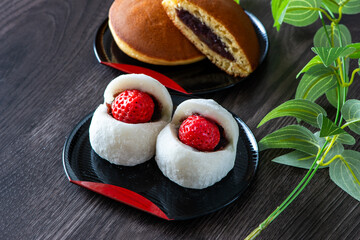 イチゴ大福とどら焼き
