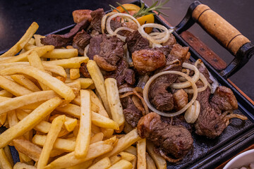 Refeição de Picanha na Chapa com Fritas, Vinagrete e Farofa