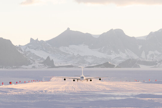 heavy jet landing