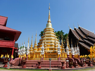 Fototapeta premium Golden stupa at Wat Phan Tao, Chiang Mai, Thailand, a serene Buddhist temple.