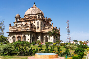 Tomb of Saadat Ali Khan, Kaiser Bagh Palace complex garden in Lucknow, Uttar Pradesh, India, Asia