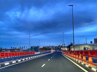 atardecer en la autopista 