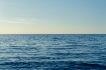 Obraz premium Tranquil Ocean Surface Under Clear Blue Sky