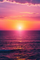 Obraz premium A beautiful ocean scene at sunset with fluffy clouds in the sky