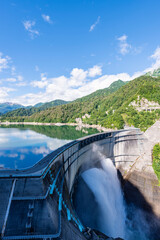 黒部ダム観光放水　富山県立山町