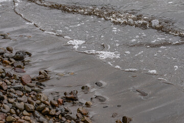 Waiāhole Beach Park，Leeward Coast of Oahu, Honolulu, Hawaii. Waiāhole Stream. Kāneʻohe Bay, is the largest sheltered body of water in the main Hawaiian Islands. Alluvium / Sand and gravel

