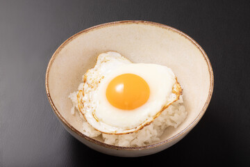 目玉焼き丼