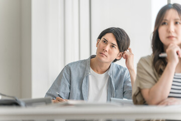 大学・学校で講義を受ける大学生（高校生・学生・塾・予備校）

