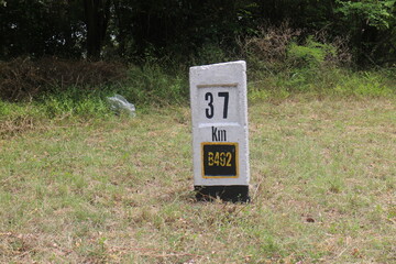 marker of the distance of km, Mile stone