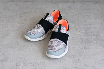 おしゃれなスニーカー、ランニングシューズ