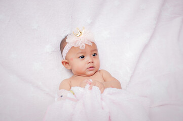 t looks like you have images of a baby. If you need help or information about something specific related to these images, feel free to ask!

