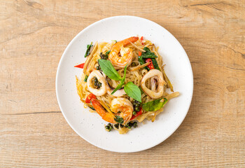  stir fried spicy noodles with sea food