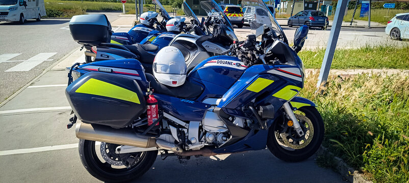 moto de la douane fran&ccedil;aise, en gros plan