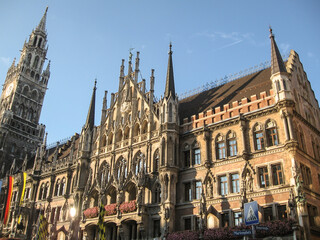 Fototapeta premium The intricateneo gothic architexture and spires of the Neues Rathaus, (New town hall) of Munich, on a sunny day 