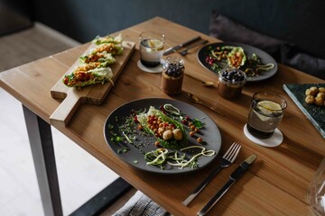 Vegane Gemüse Tacos in Salat