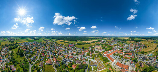 Ausblick auf die Gemeinde Rot an der Rot an der oberschwäbischen Barockstraße