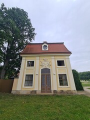 ein schönes Häuschen  mit eleganter Architektur in Moritzburg, Sachsen