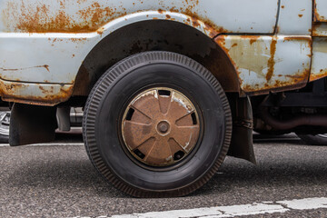 車のタイヤ　ホイール　old  Wheel of the car