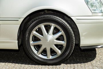 車のタイヤ　ホイール　old  Wheel of the car