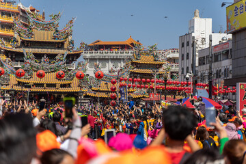 These photos capture the vibrant scenes of the Baishatun Mazu pilgrimage, where devoted followers...