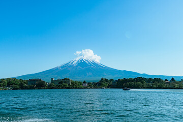 河口湖から見る美しい富士山