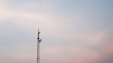 Obraz premium Telecommunication Tower Against a Blushing Sky