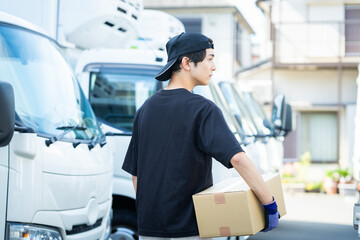 ドライバーの若い男性