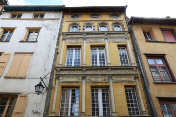 Bâtiment typique, vue de l'extérieur, ville de Le Puy en Velay, département de la Haute Loire,...