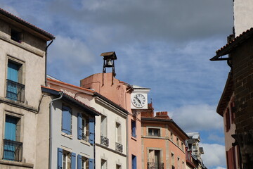 Bâtiment typique, vue de l'extérieur, ville de Le Puy en Velay, département de la Haute Loire,...