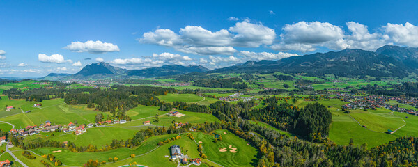 Ausblick auf das Oberallgäu bei Fischen an einem sonnigen Oktobertag