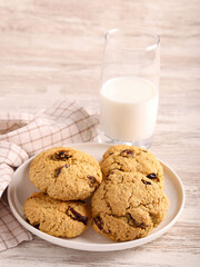 Wheat germ and oat cookies