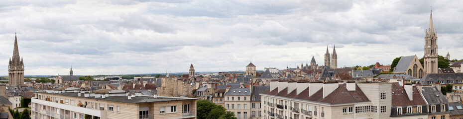 Obraz premium Panoramic view of Caen with many church spires